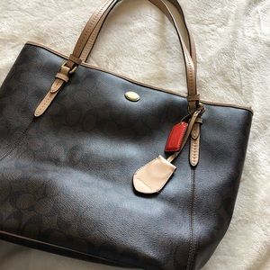 Signature Coach tote bag!